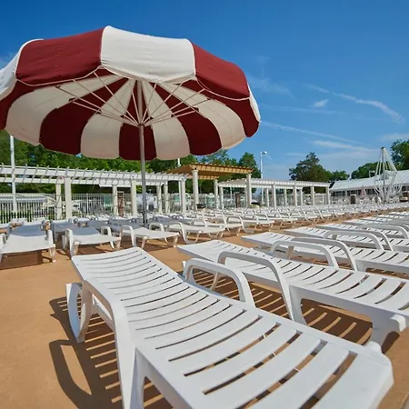 Bethpage Two-Bedroom Cottage 4-2